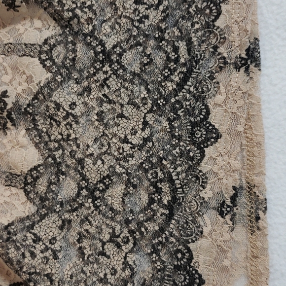 Lafiance Women's Tan Brown Lace Short Sleeve Top, M - Picture 7 of 8